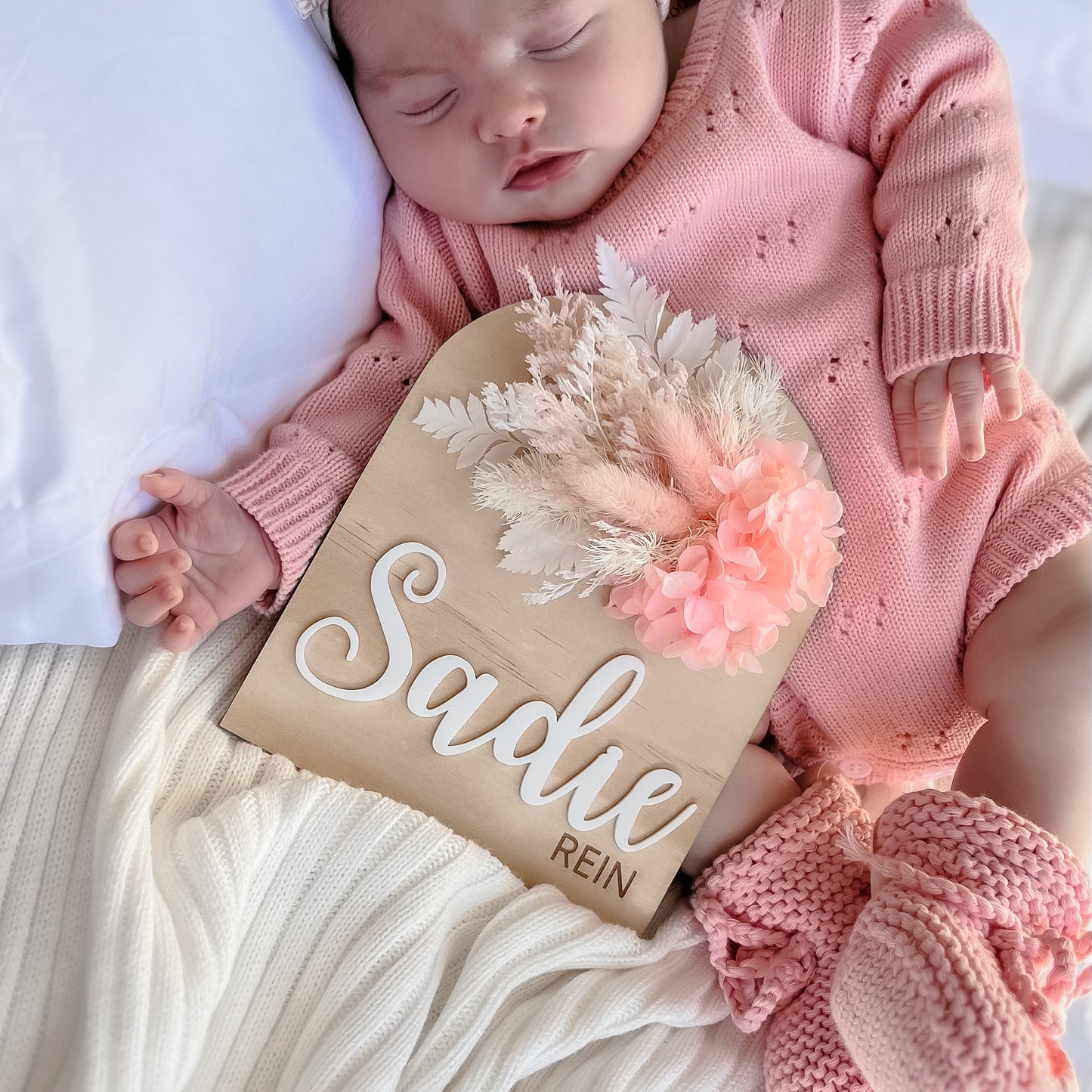 Wooden Name Plaque w/ dried flowers (Arch)