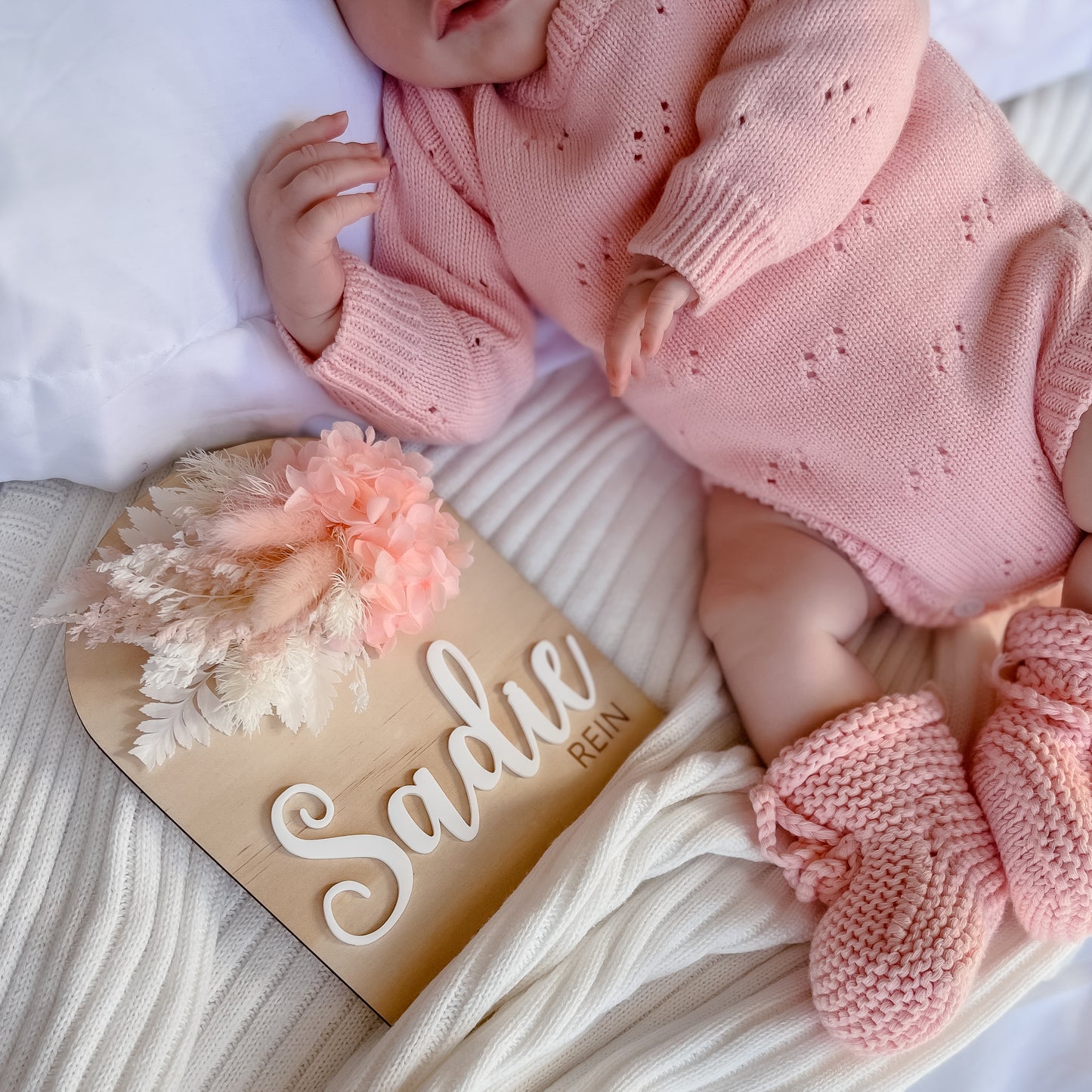 Wooden Name Plaque w/ dried flowers (Arch)