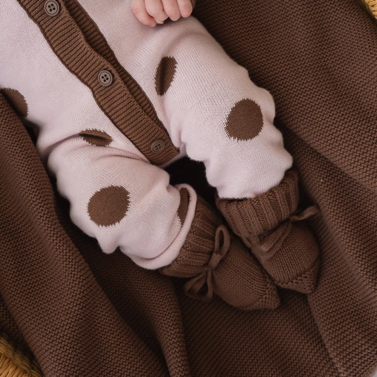 KNITTED BOOTIES | Chocolate