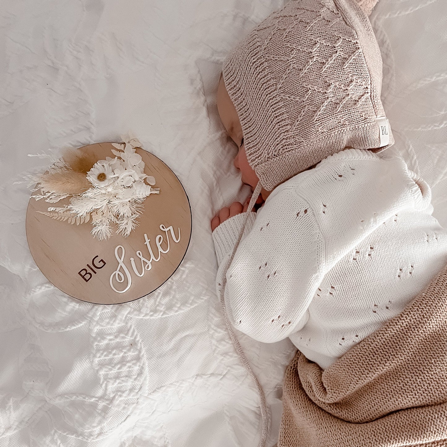 Wooden name plaque, big sister, dried floral disc, dried flower arrangement