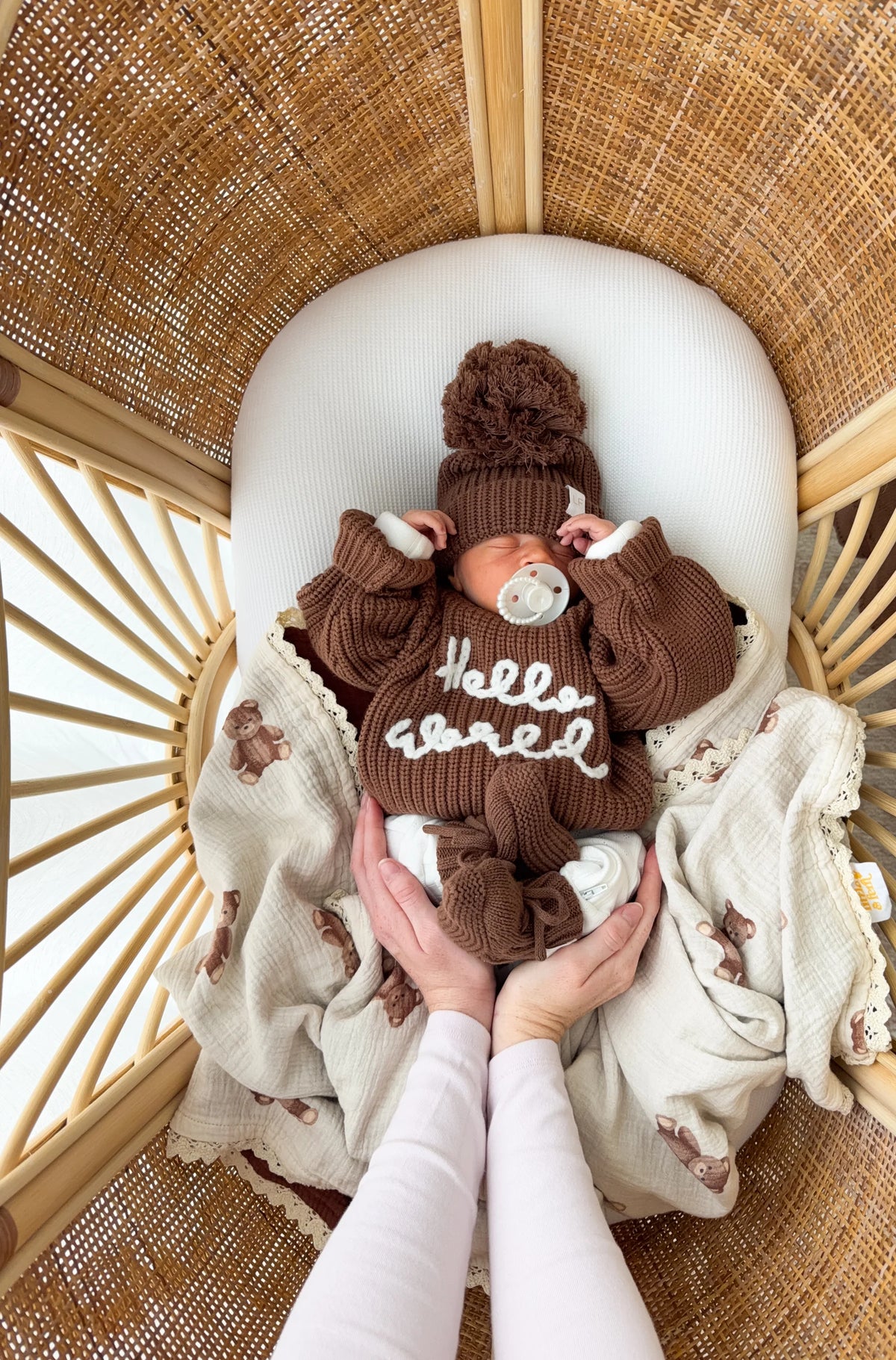 'HELLO WORLD' CHUNKY KNIT JUMPER | Chocolate