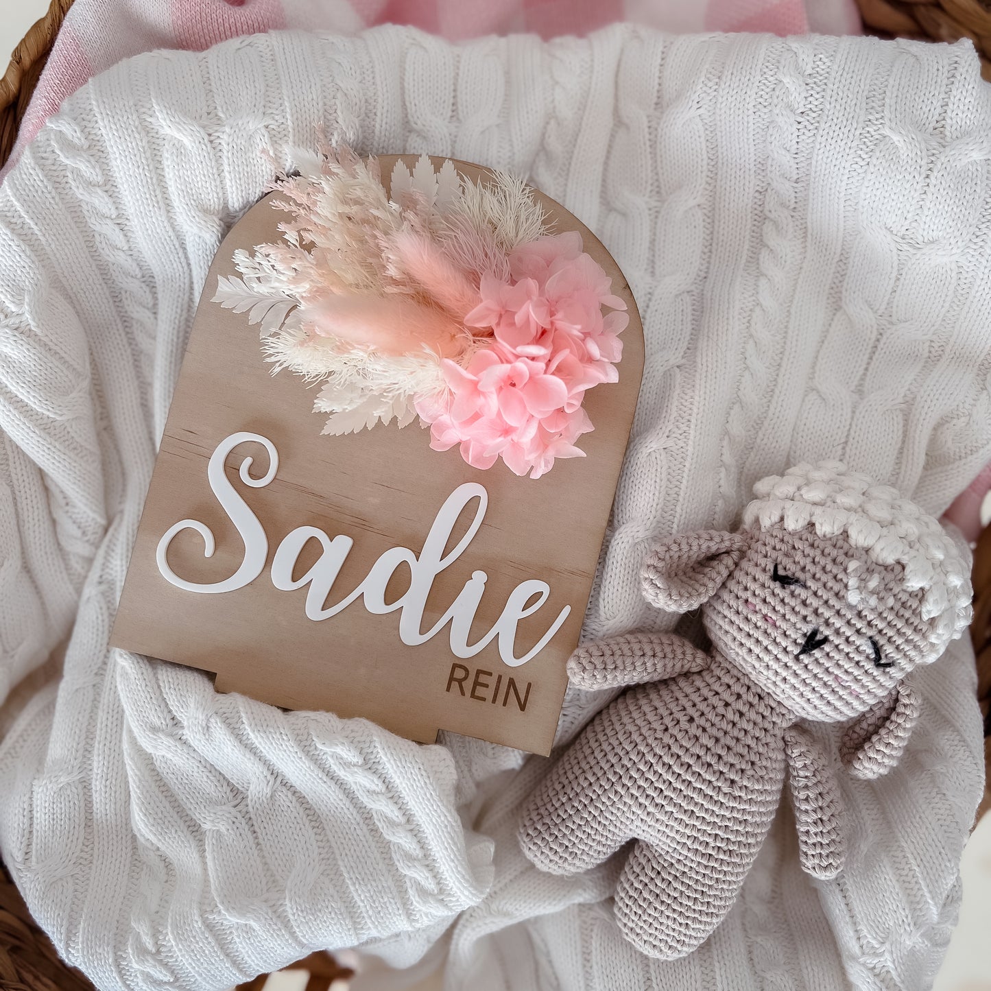 Wooden Name Plaque w/ dried flowers (Arch)