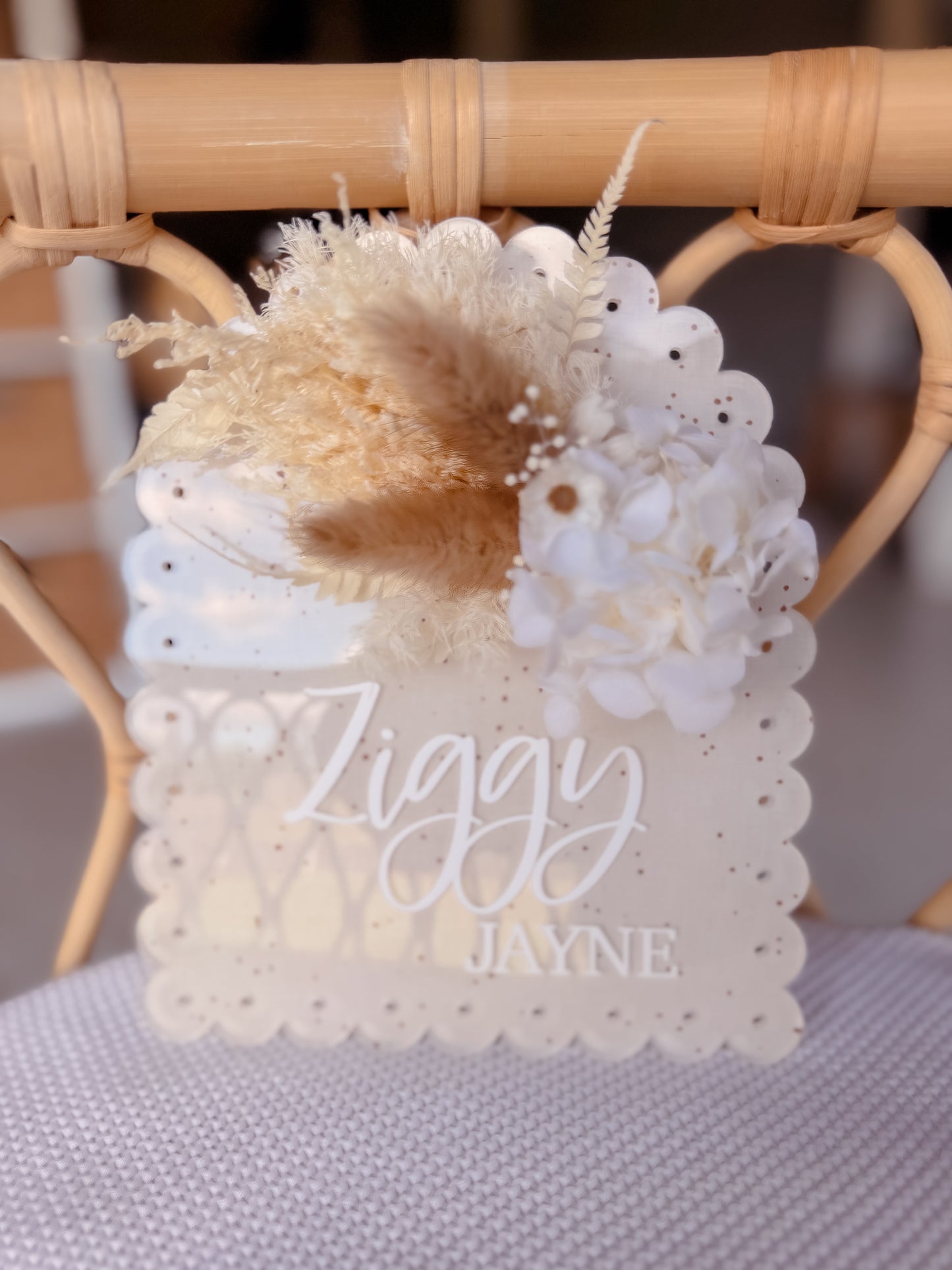VINTAGE SCALLOPED ARCH NAME SIGN w/ dried flowers | UV Printed