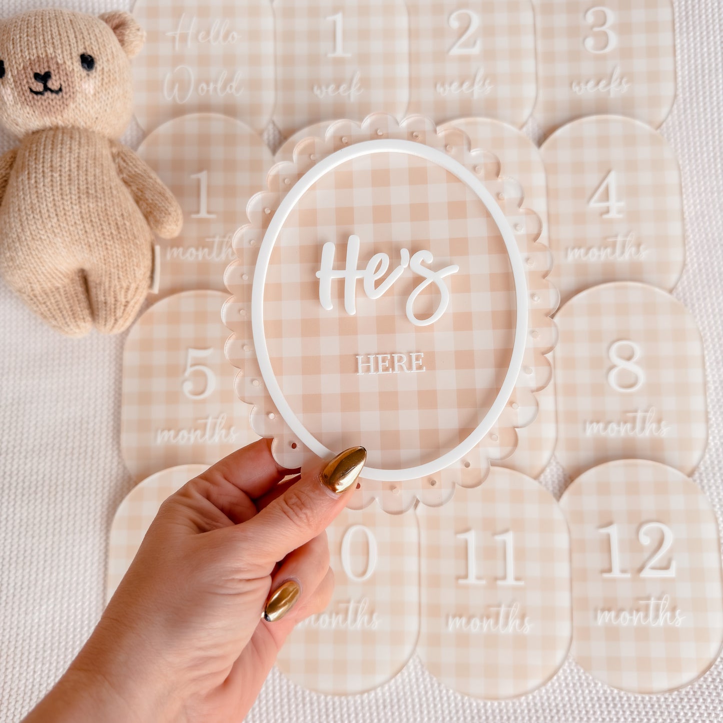 VINTAGE SCALLOPED OVAL HE'S HERE PLAQUE | UV Printed Acrylic
