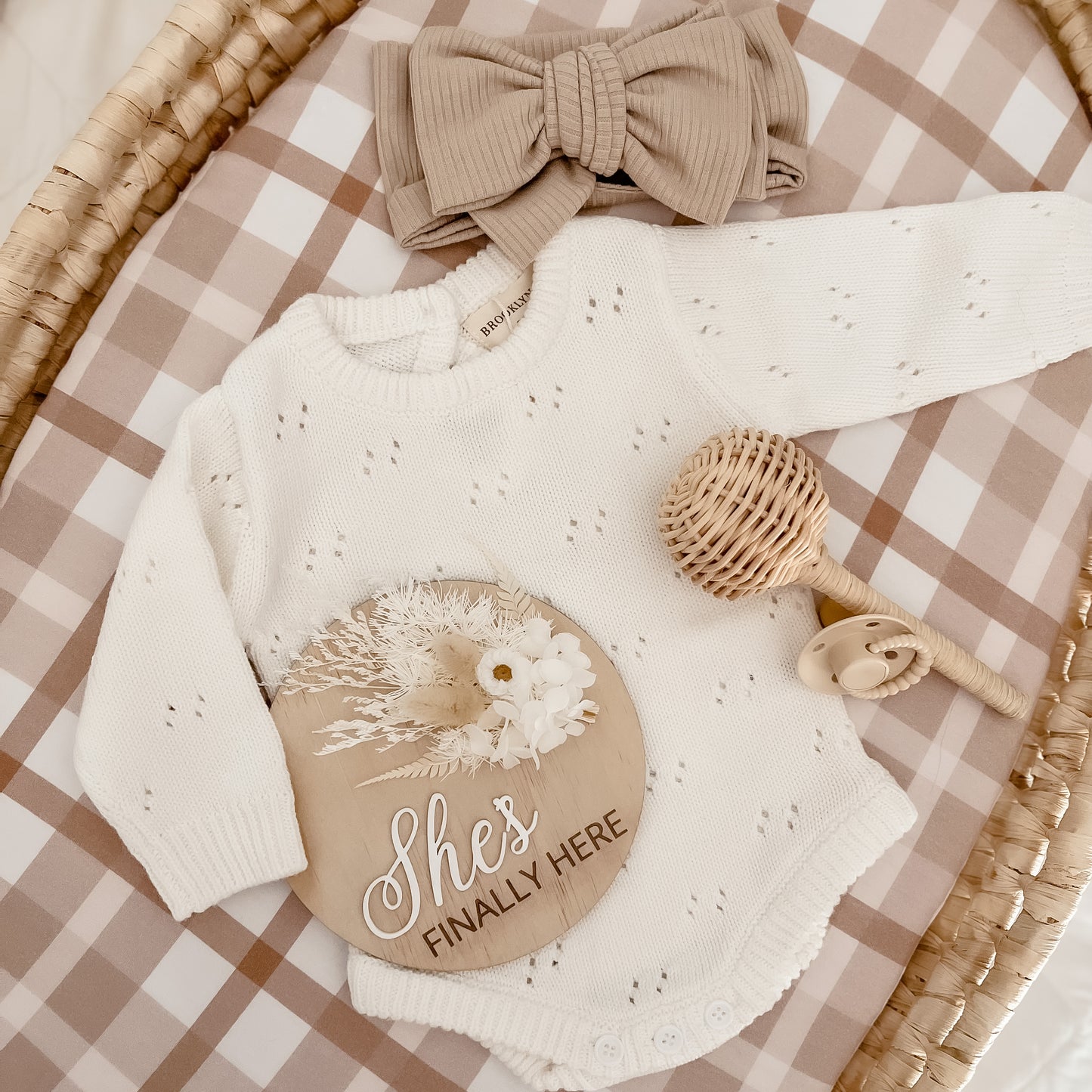 She/He/They're finally here - Birth Announcement Plaque w/ dried flowers