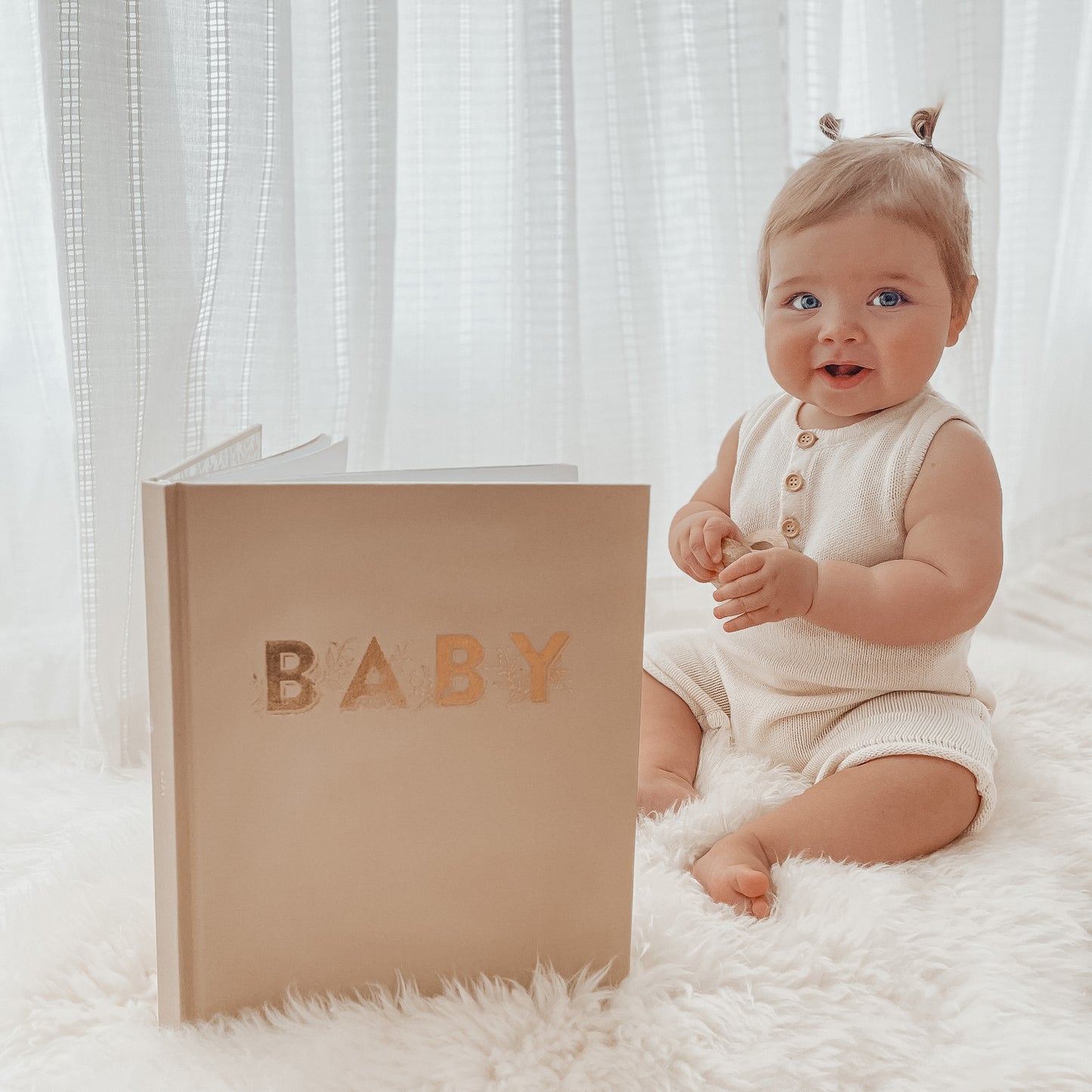 Baby Book - Biscuit