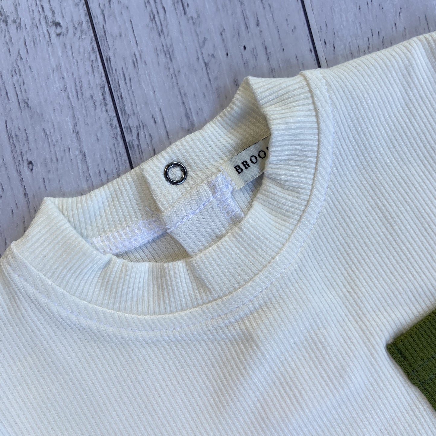 Angus S/Sleve Bodysuit - Ghost Gum