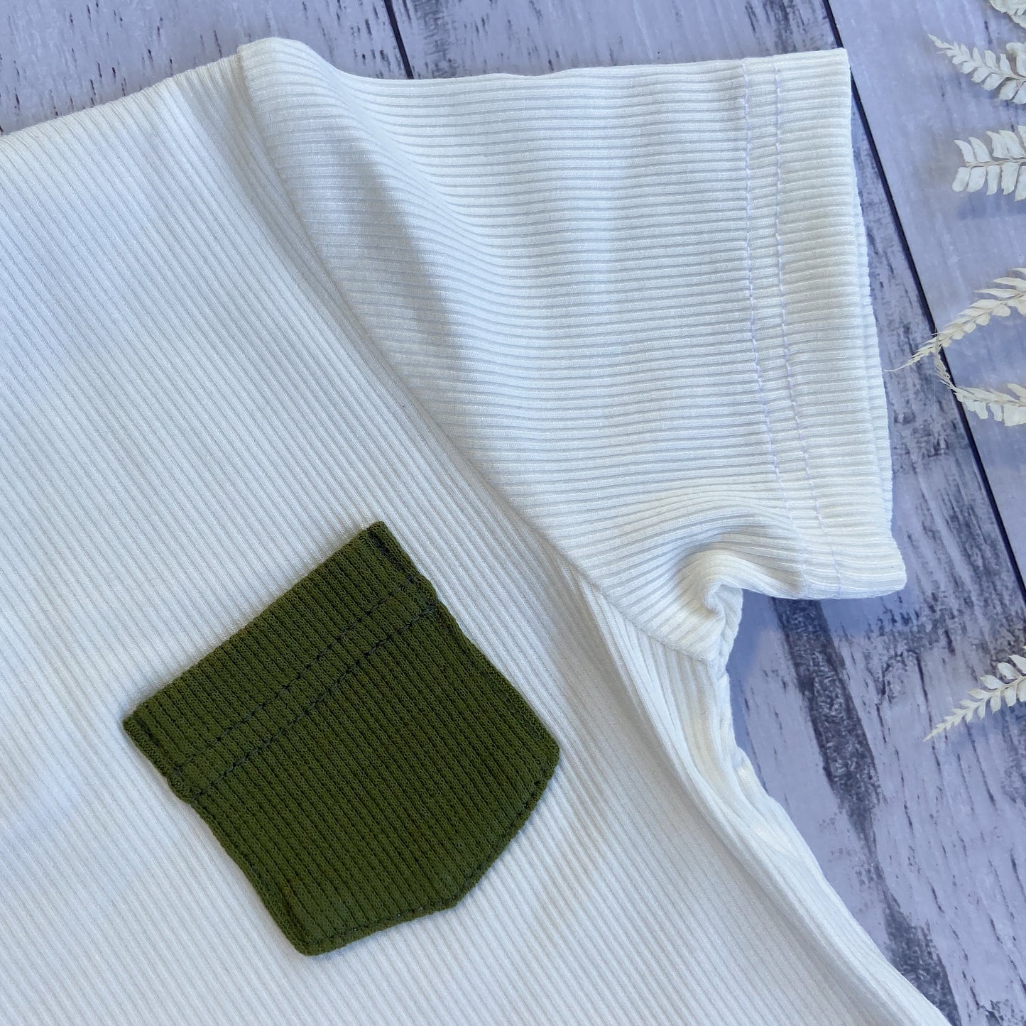 Angus S/Sleve Bodysuit - Ghost Gum