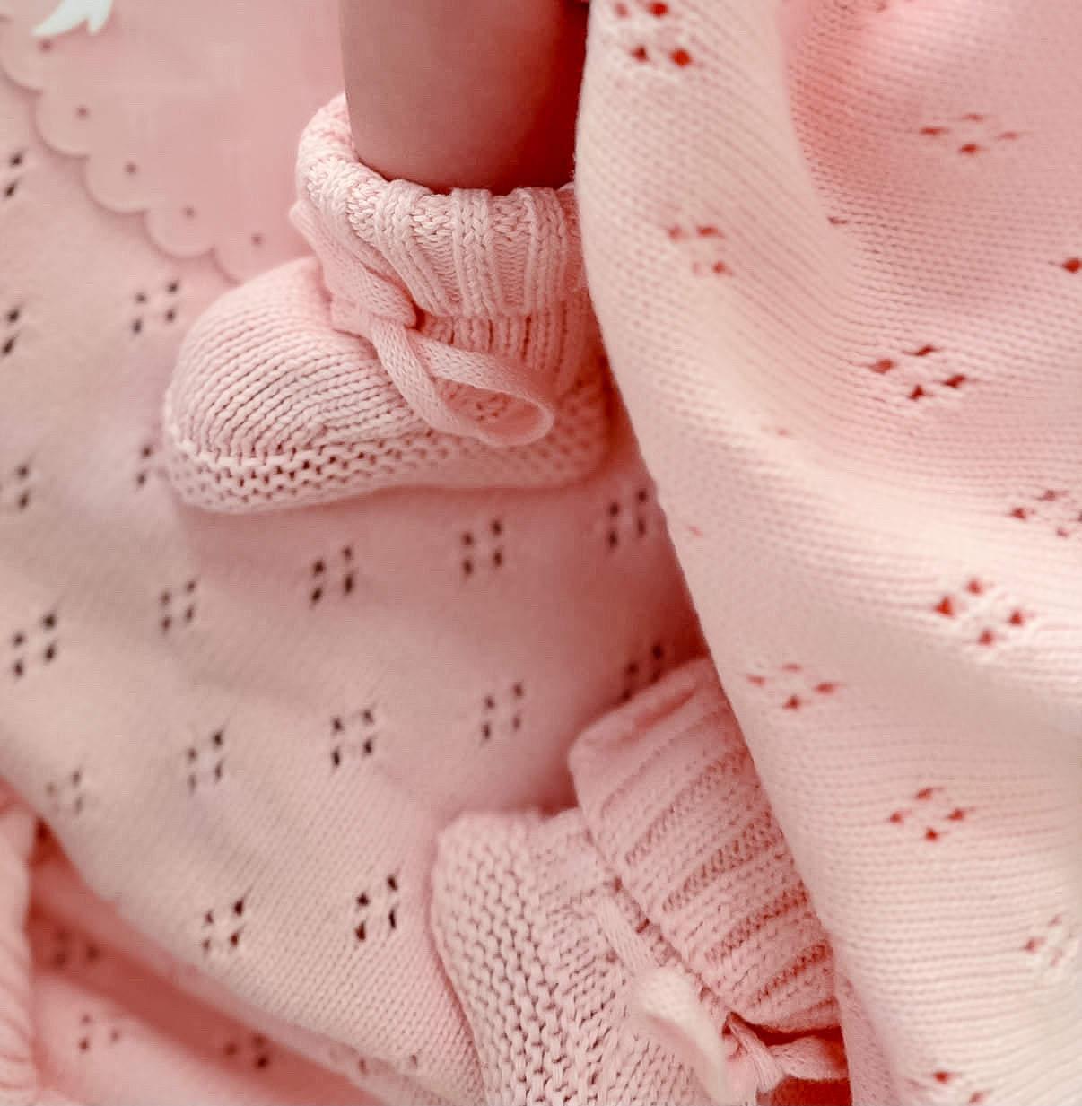 KNITTED BOOTIES | Baby Pink