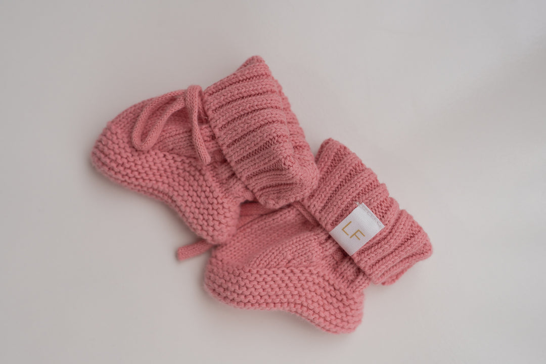 KNITTED BOOTIES | STRAWBERRY