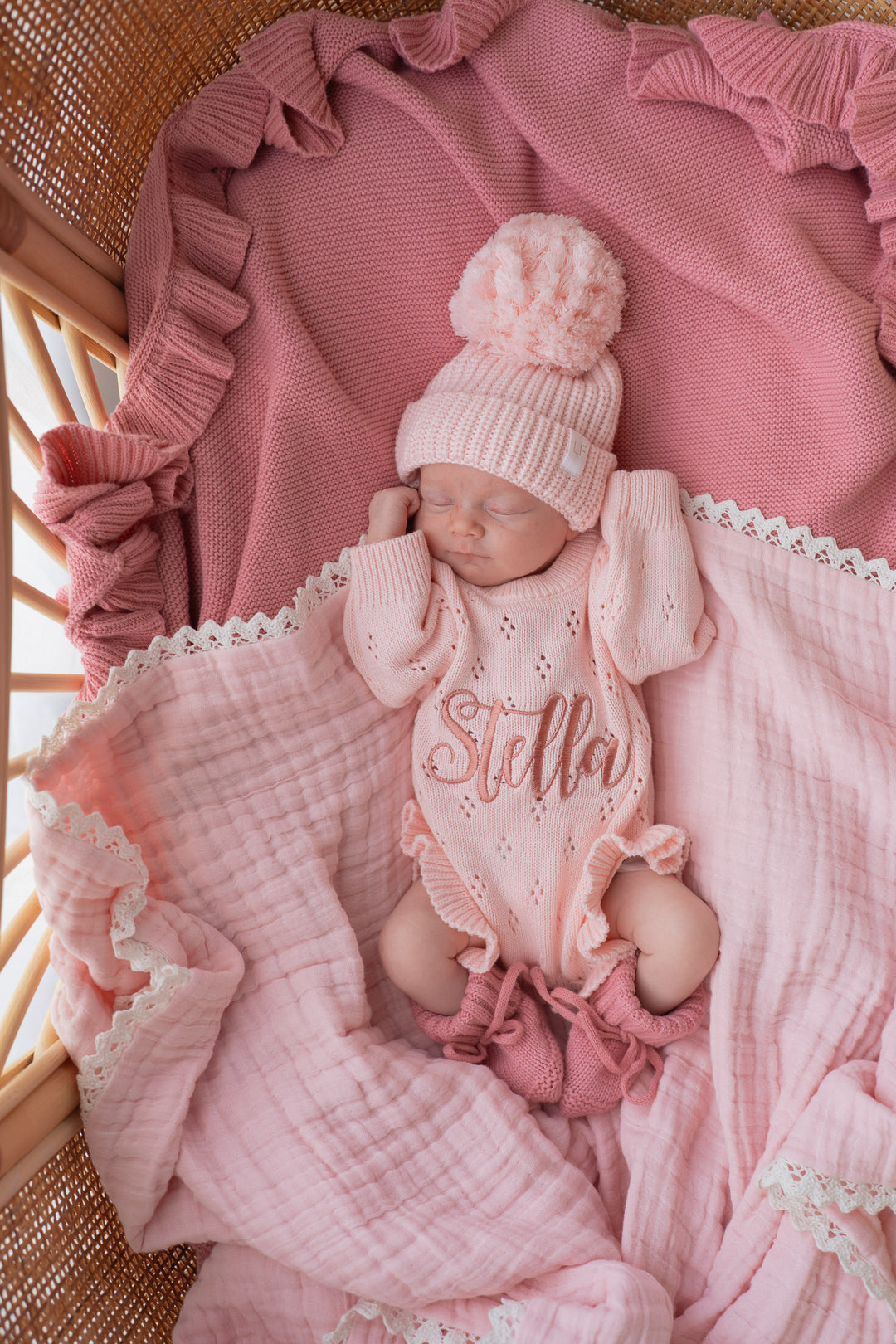 KNITTED BOOTIES | STRAWBERRY