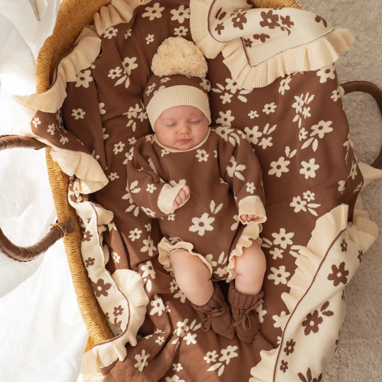 FRILL KNIT BLANKET | Daisy Floral Chocolate
