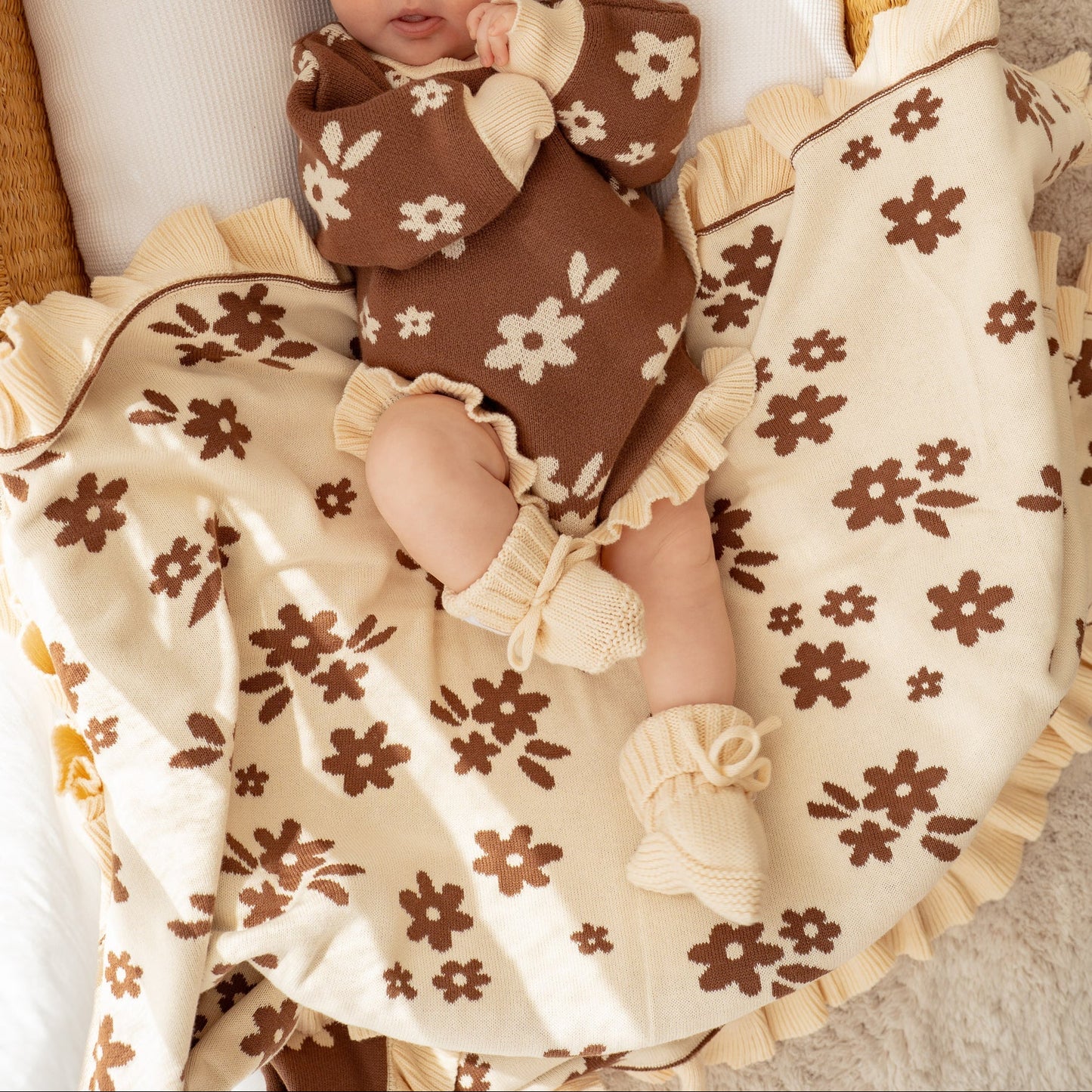 FRILL KNIT BLANKET | Daisy Floral Chocolate