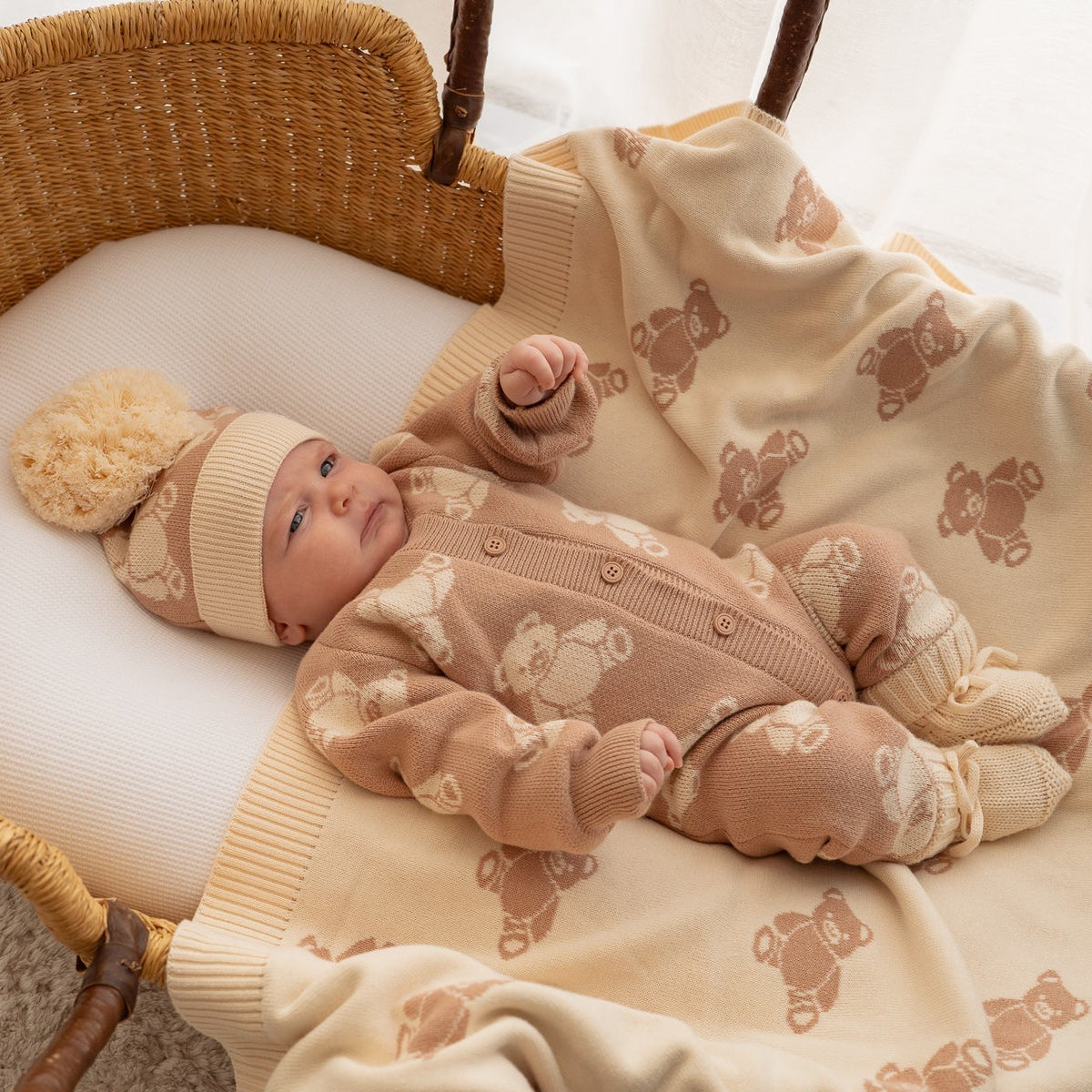 KNITTED BOOTIES | Cream