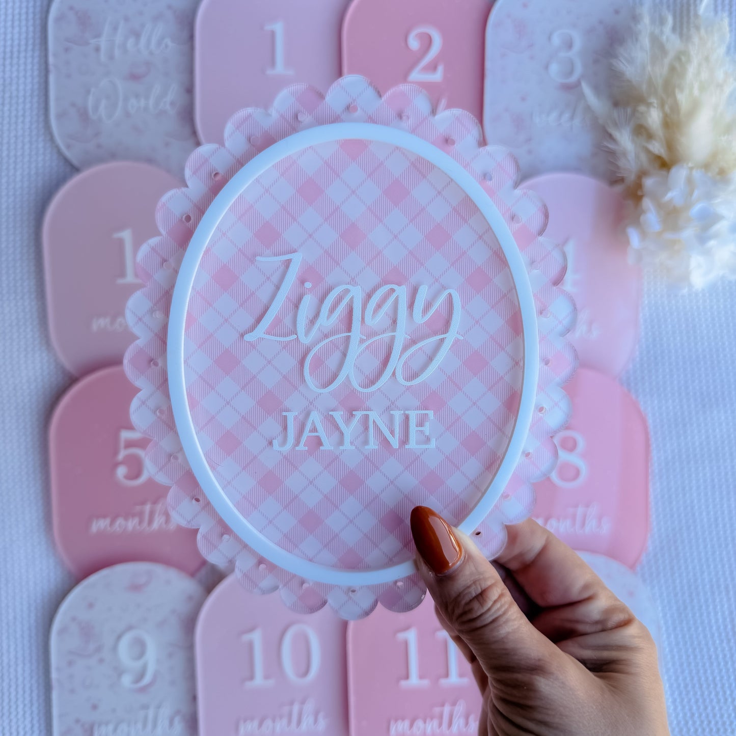 VINTAGE SCALLOPED OVAL NAME SIGN | Acrylic