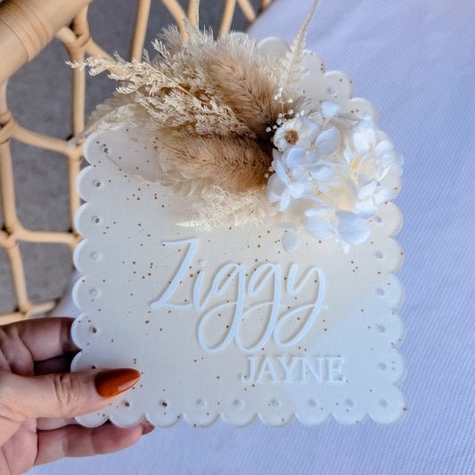 VINTAGE SCALLOPED ARCH NAME SIGN w/ dried flowers | UV Printed