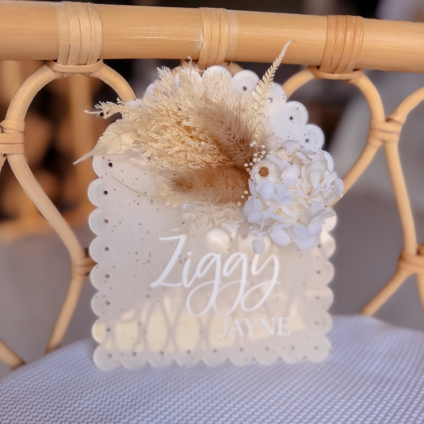 VINTAGE SCALLOPED ARCH NAME SIGN w/ dried flowers | UV Printed