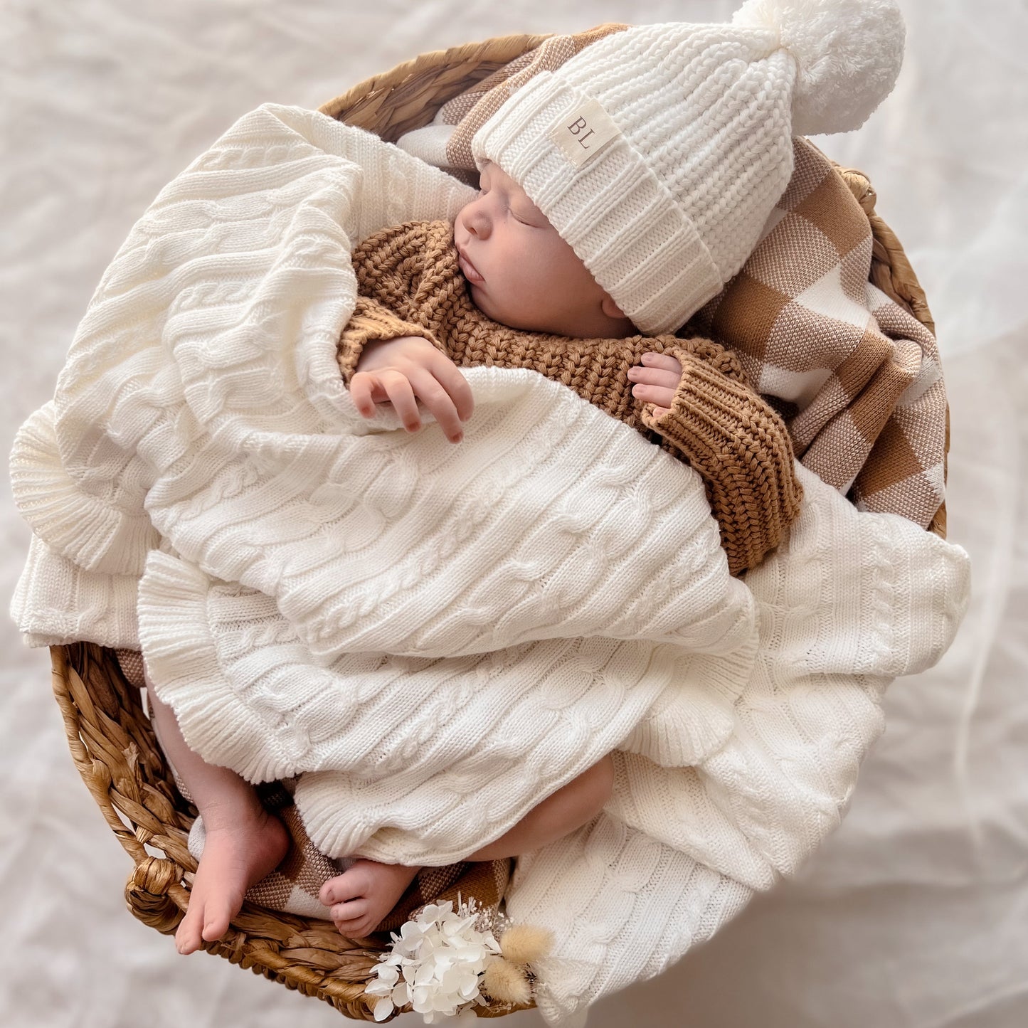 Milk Cable Knit Blanket