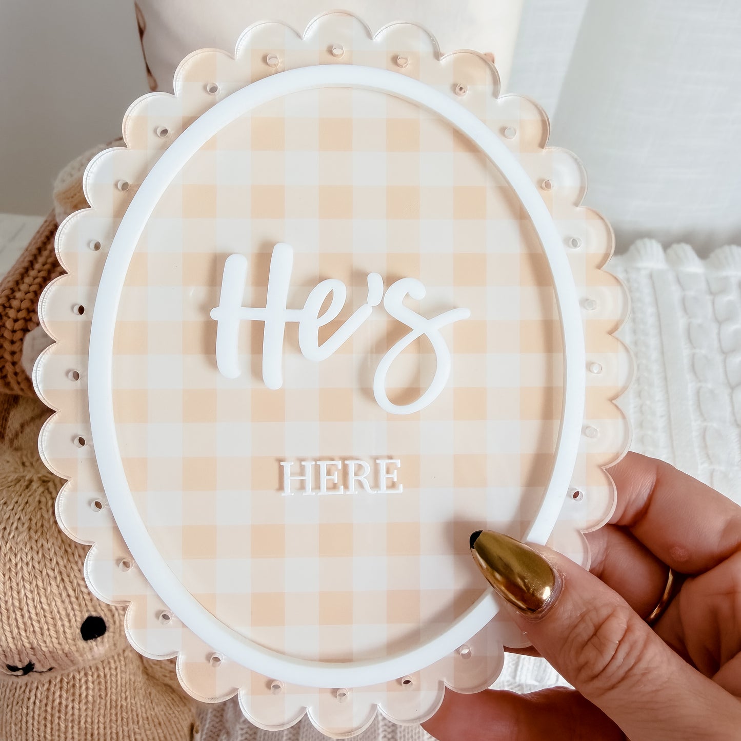 VINTAGE SCALLOPED OVAL HE'S HERE PLAQUE | UV Printed Acrylic