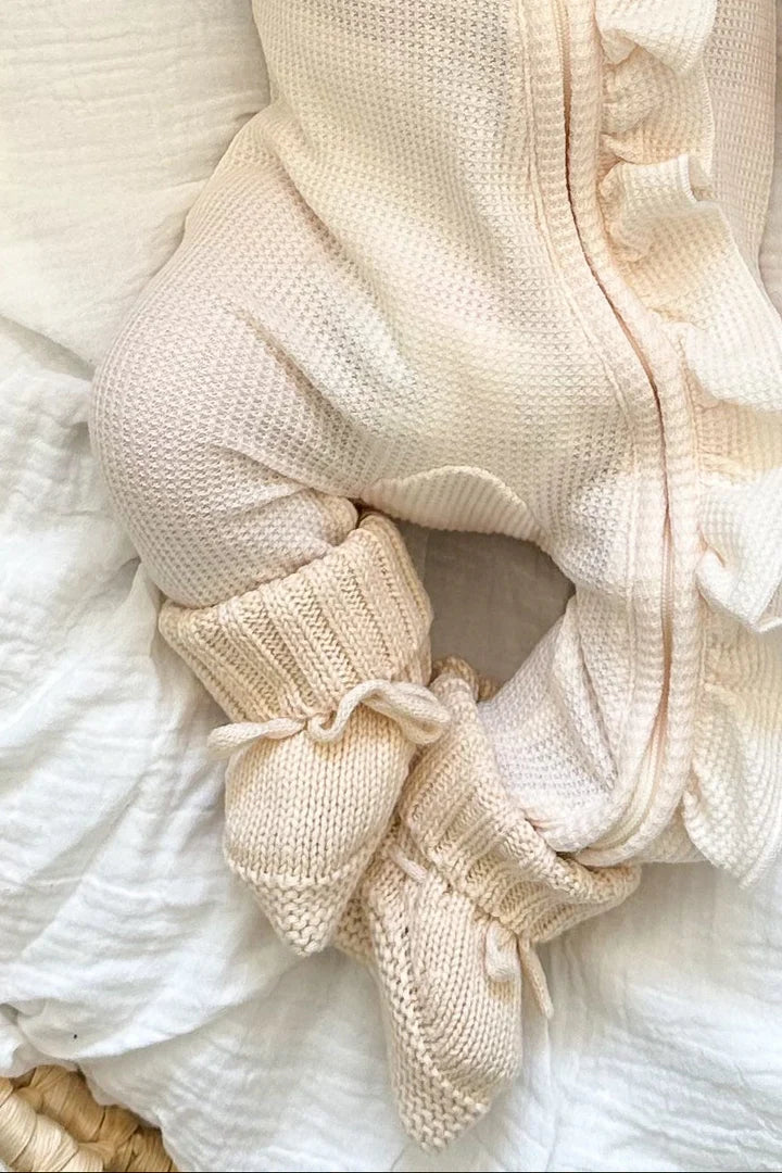 KNITTED BOOTIES | Cream