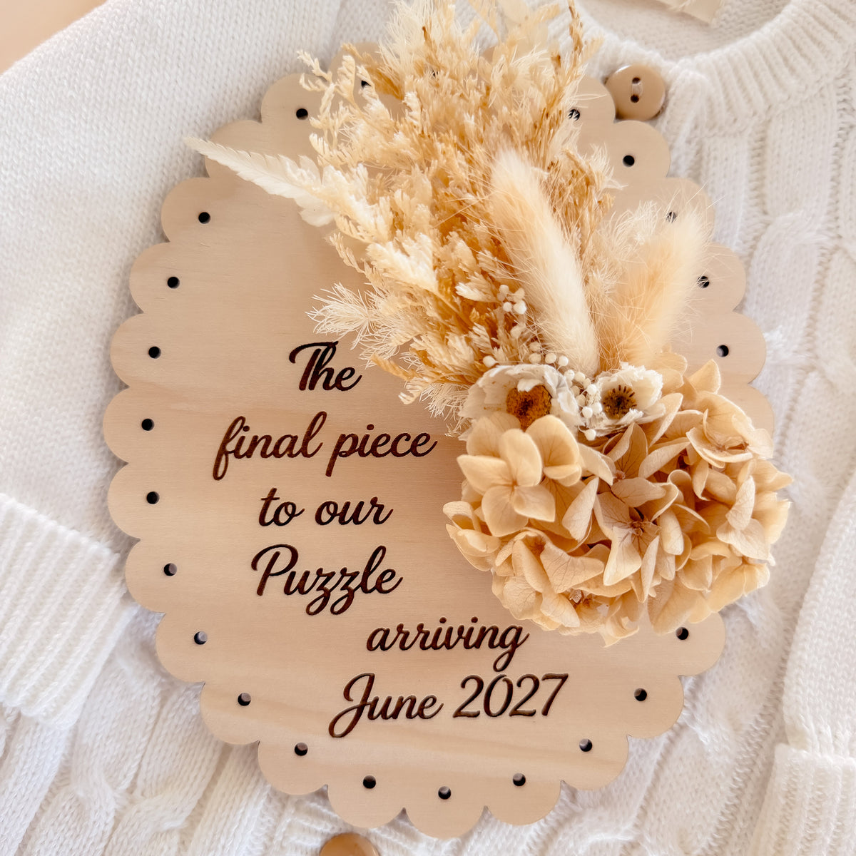 SCALLOPED OVAL PREGNANCY ANNOUNCEMENT w/ dried flowers | Final Piece to our Puzzle | Plywood