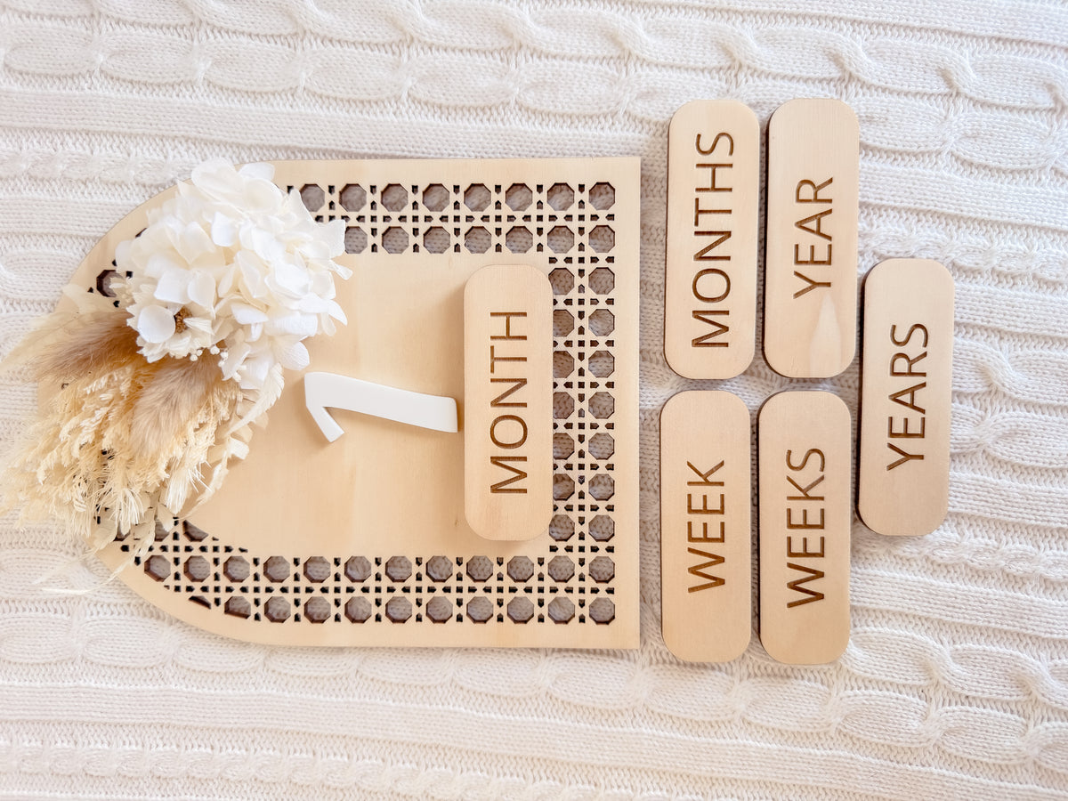 INTERCHANGEABLE MILESTONE ARCH | With dried flowers | Plywood