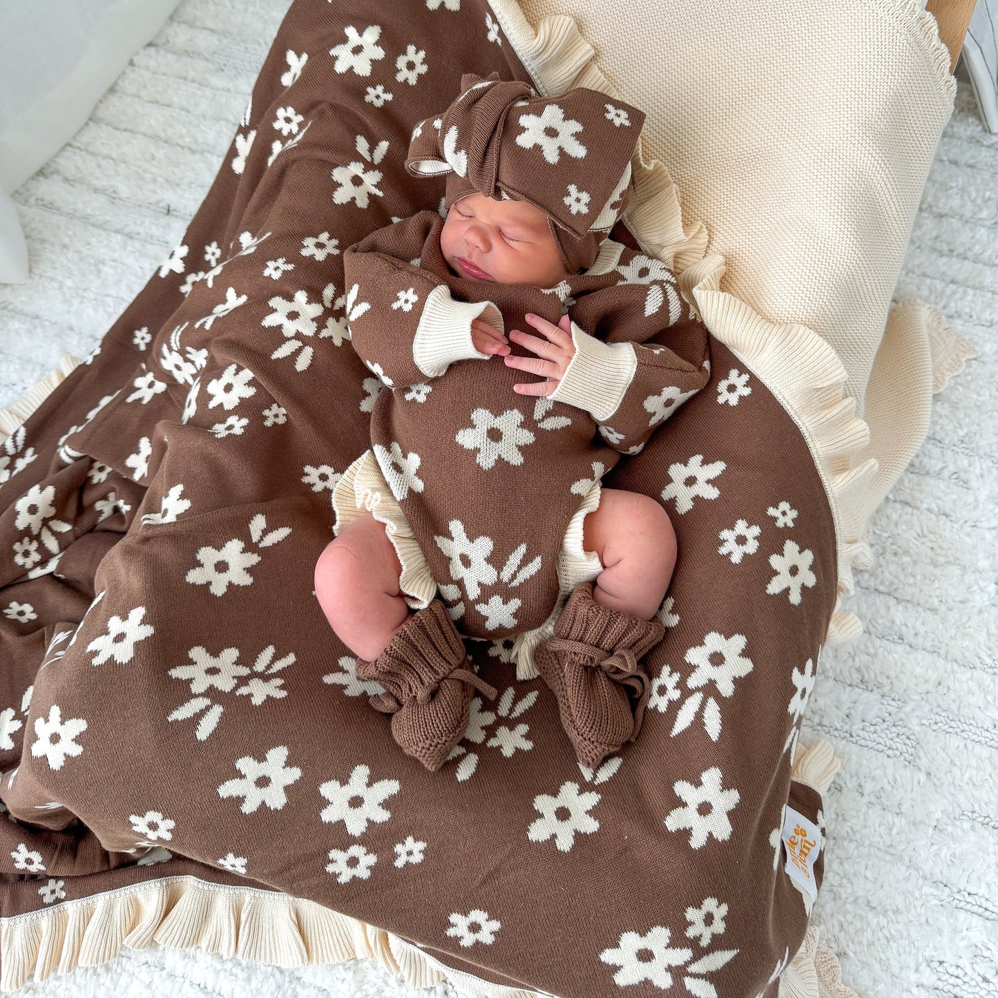 FRILL KNIT BLANKET | Daisy Floral Chocolate