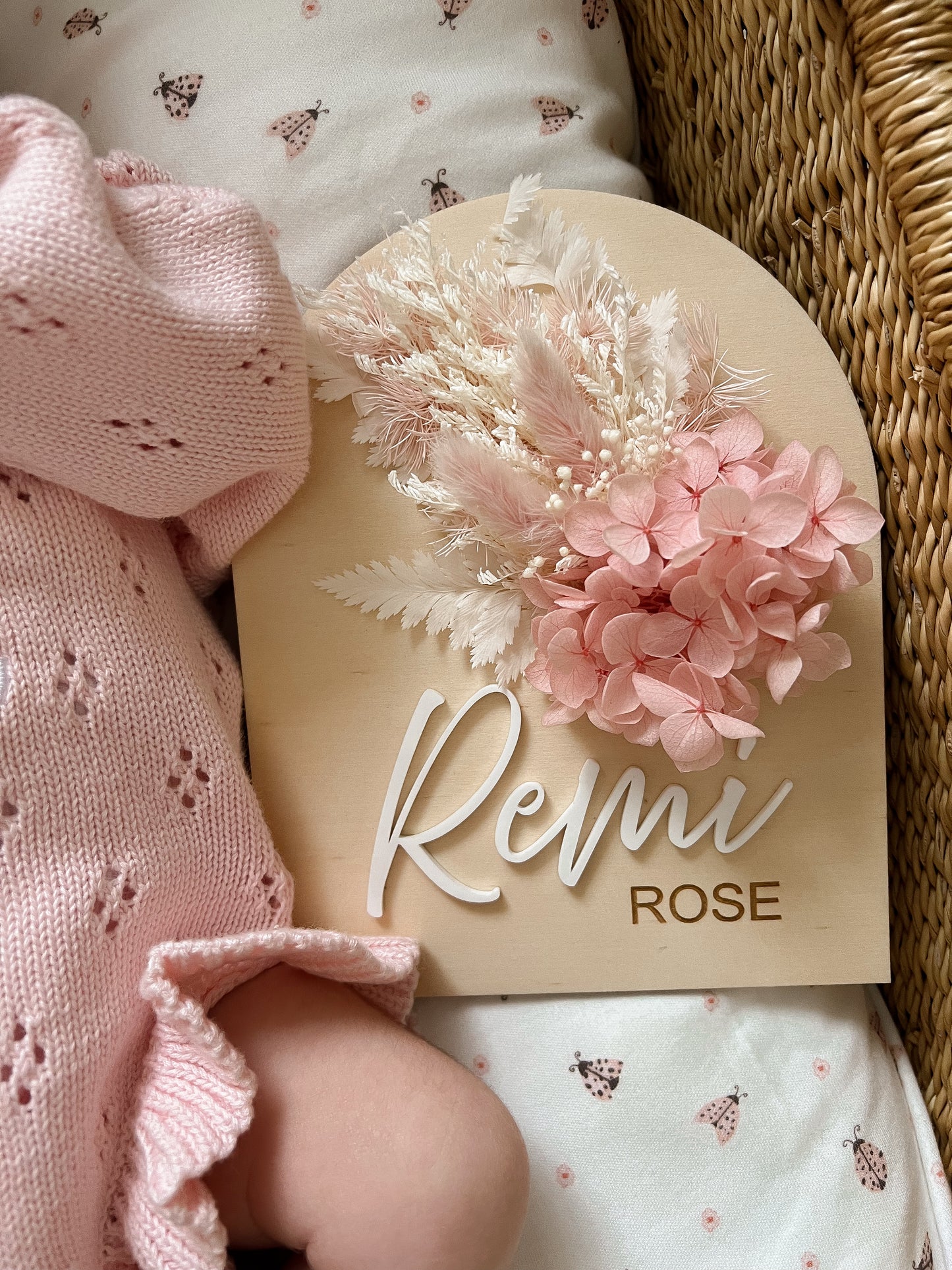 Wooden Name Plaque w/ dried flowers (Arch)